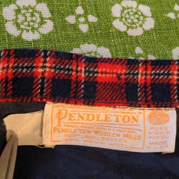 Pendleton vintage red and black  plaid wool skirt size 12 - Picture 4 of 6